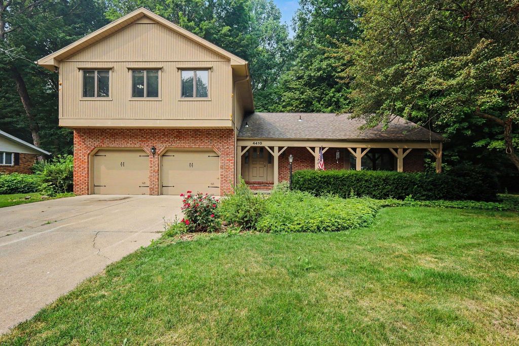 4410 Laurel Drive, Royalton township