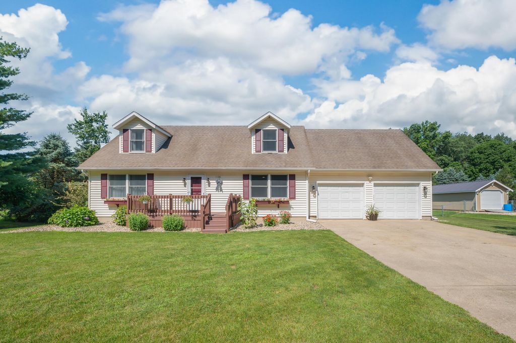 1136 Carberry Road, Howard township