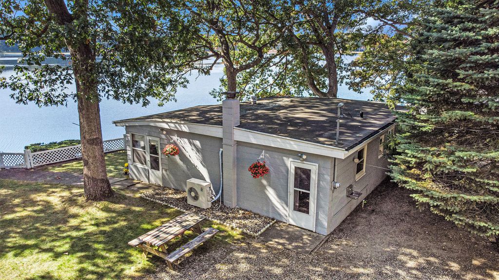 12375 Bair Lake Street, Porter township