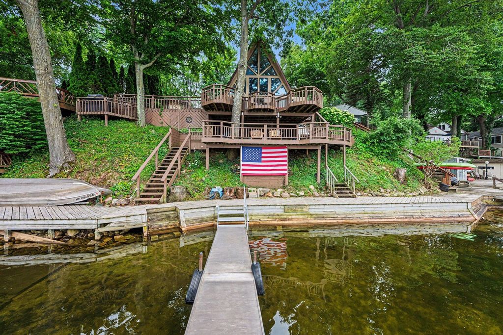 25862 Shore Drive, Porter township