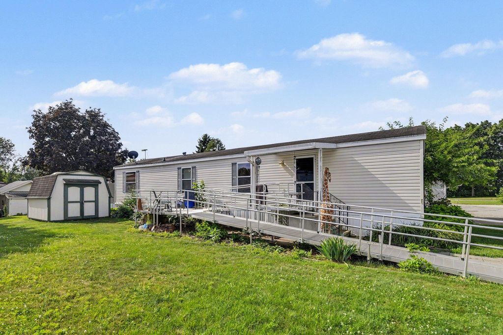 69205 Garver Lake Road Unit: 19, Ontwa township