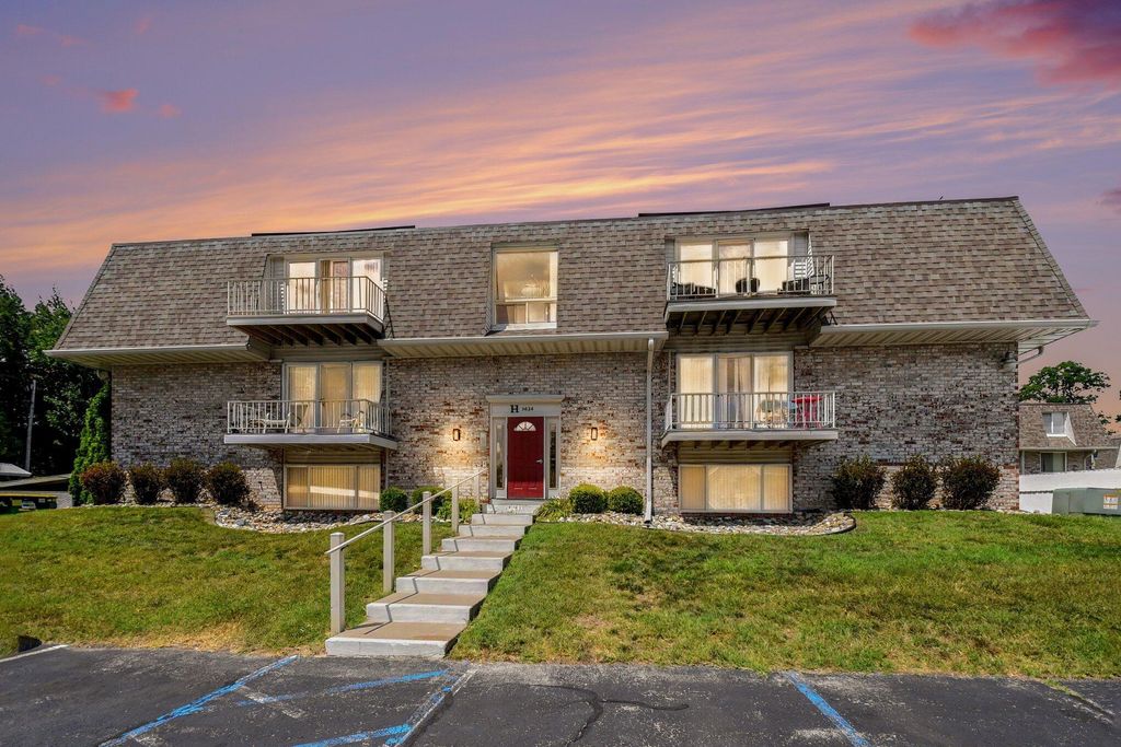 3624 Lakeshore Drive Unit: H-1, St. Joseph