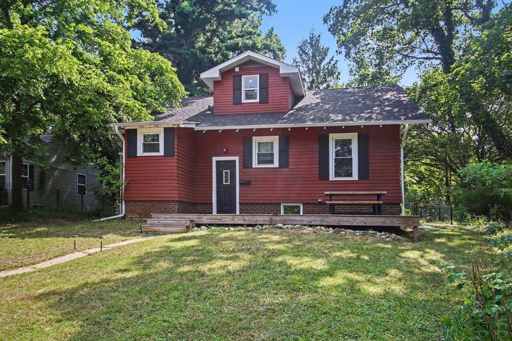 1217 Pinehurst Boulevard, Kalamazoo charter township