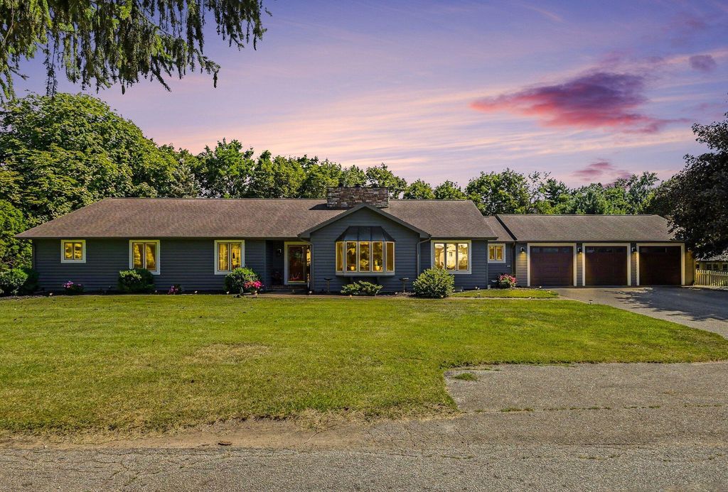 2390 Sycamore Path, Shoreham village