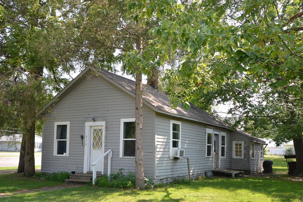 410 N Lagrave Street, Paw Paw village