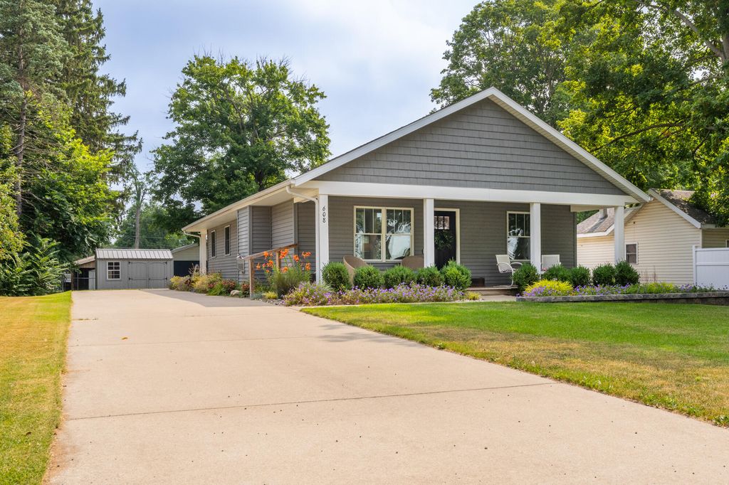 608 S Main Street, Berrien Springs village