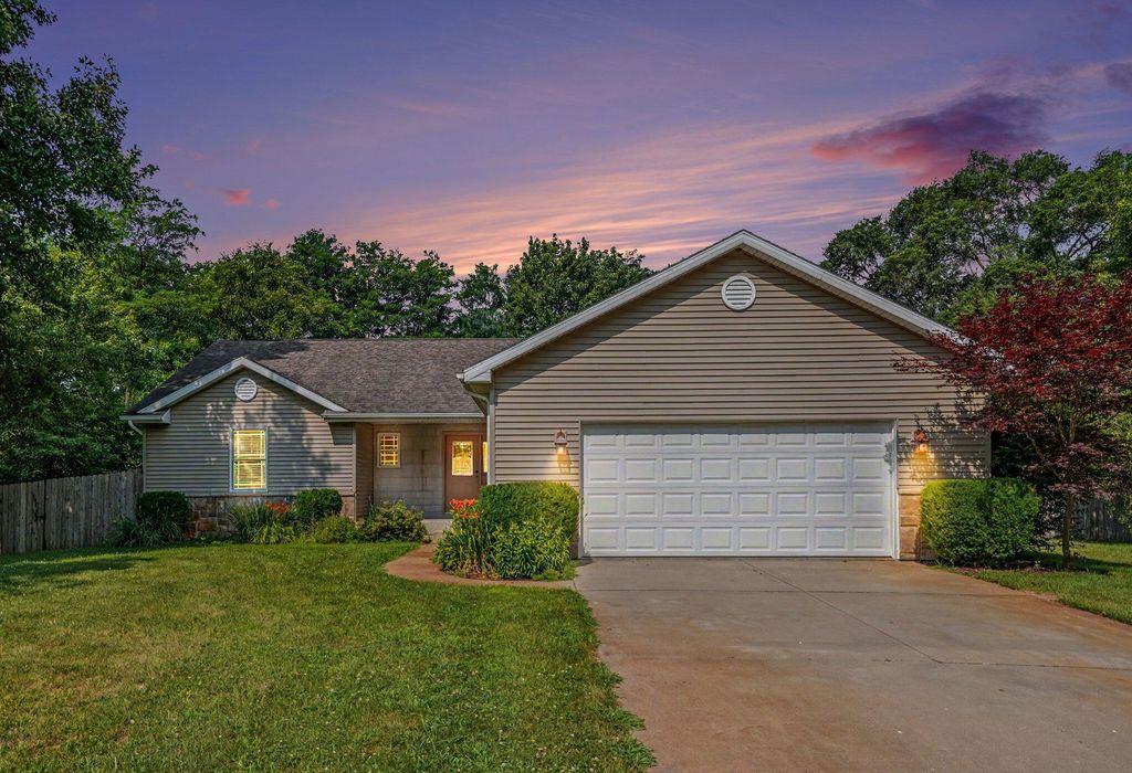 69862 Roy Drive, Ontwa township