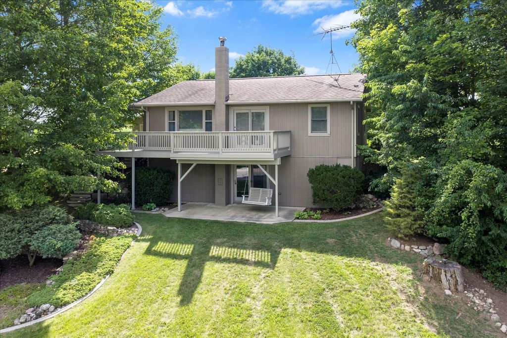 64700 M-40, Porter township
