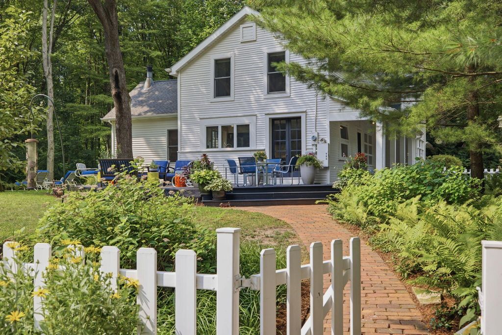 15752 Locke Road, Chikaming township