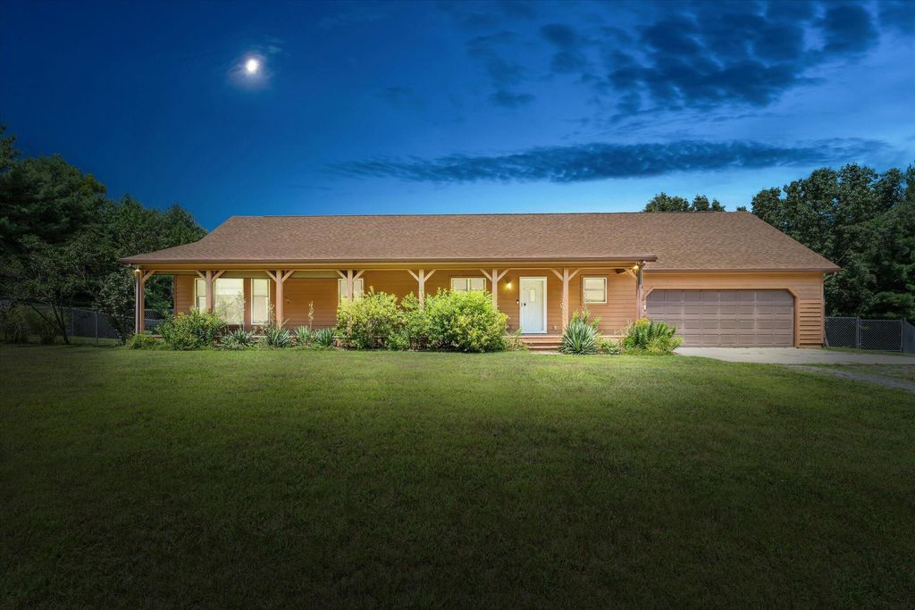 25028 Jefferson Center Street, Jefferson township