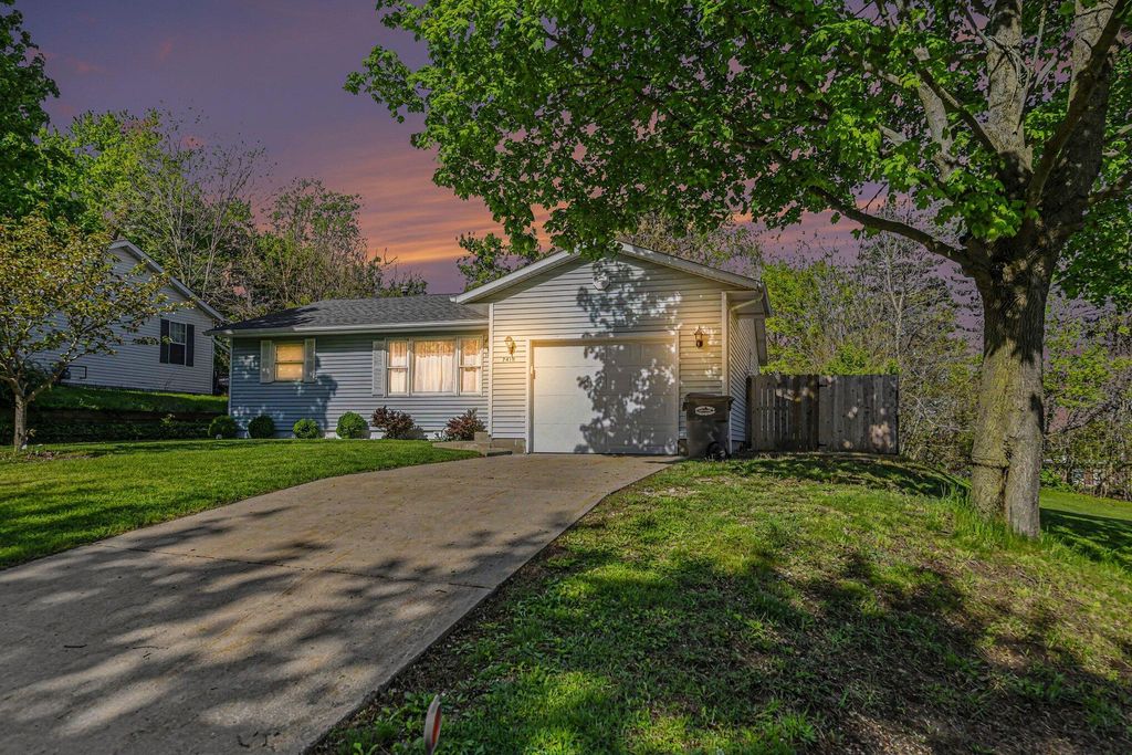7418 Aumack Drive, Eau Claire village