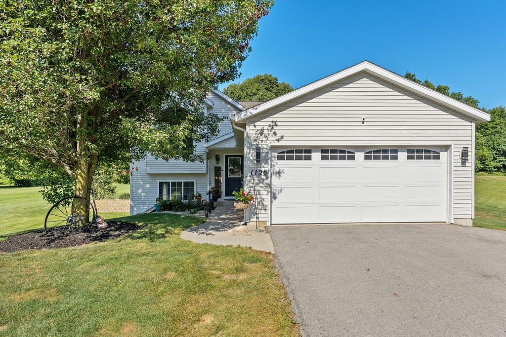 1126 N Vista Lane, Trowbridge township