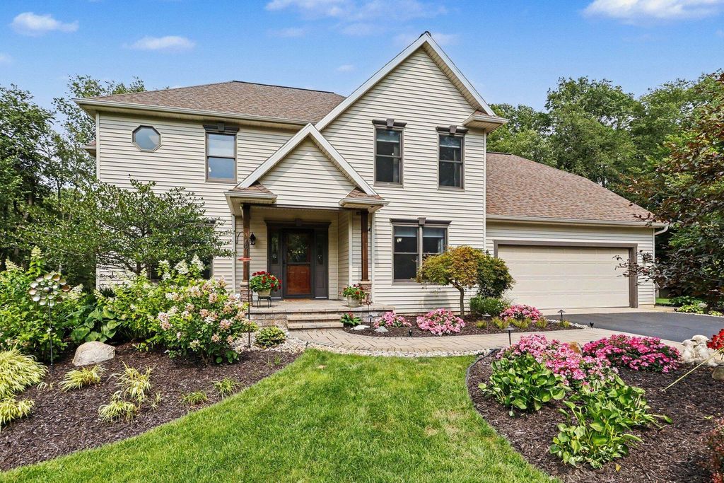 6457 Oak Court, Berrien township