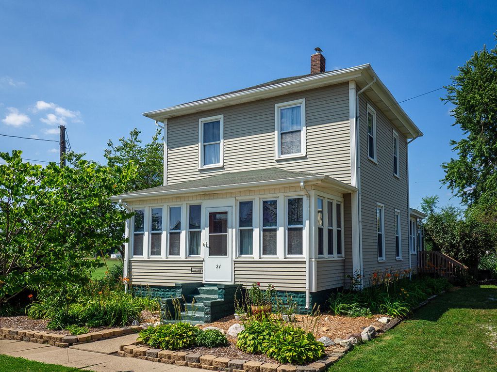 24 W Linden Street W, Three Oaks village