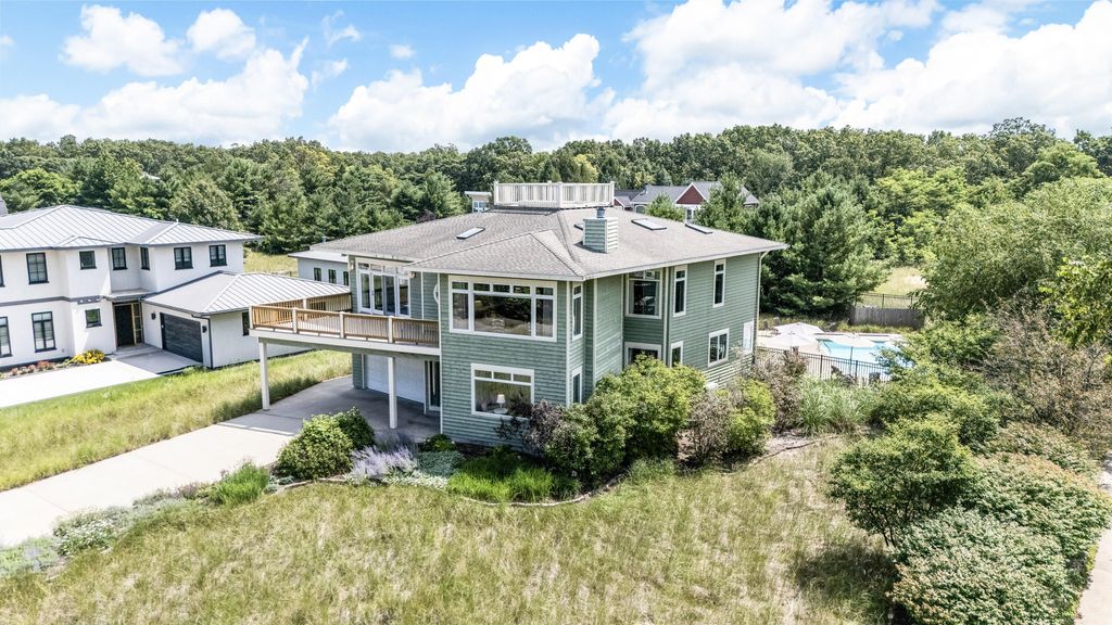 51218 Main Drive, Grand Beach village