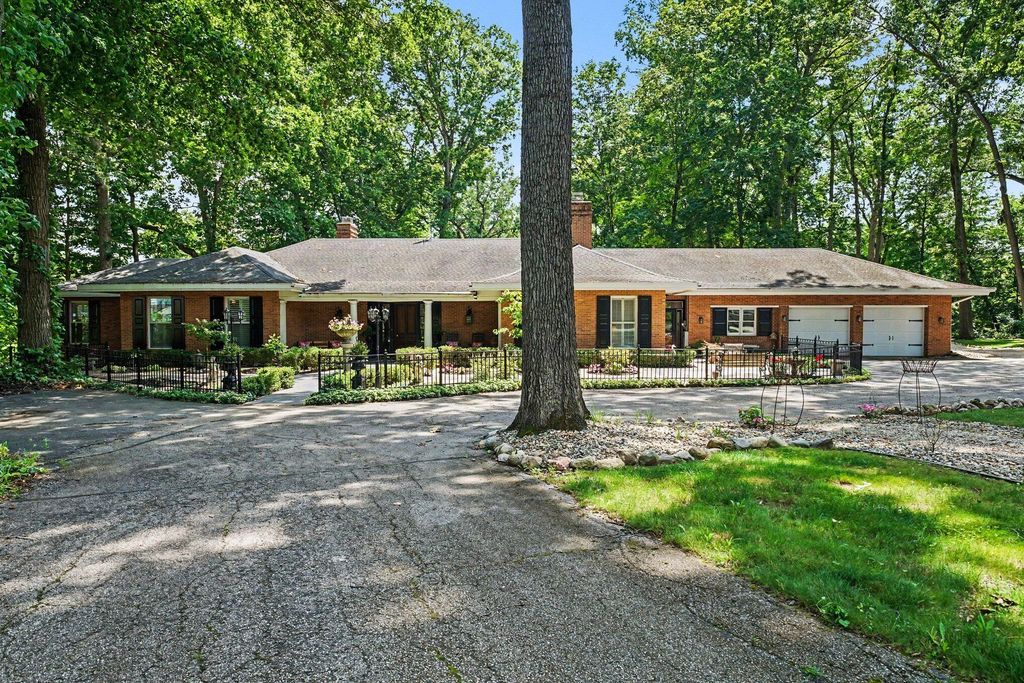 1660 Signal Point Drive, Bertrand township