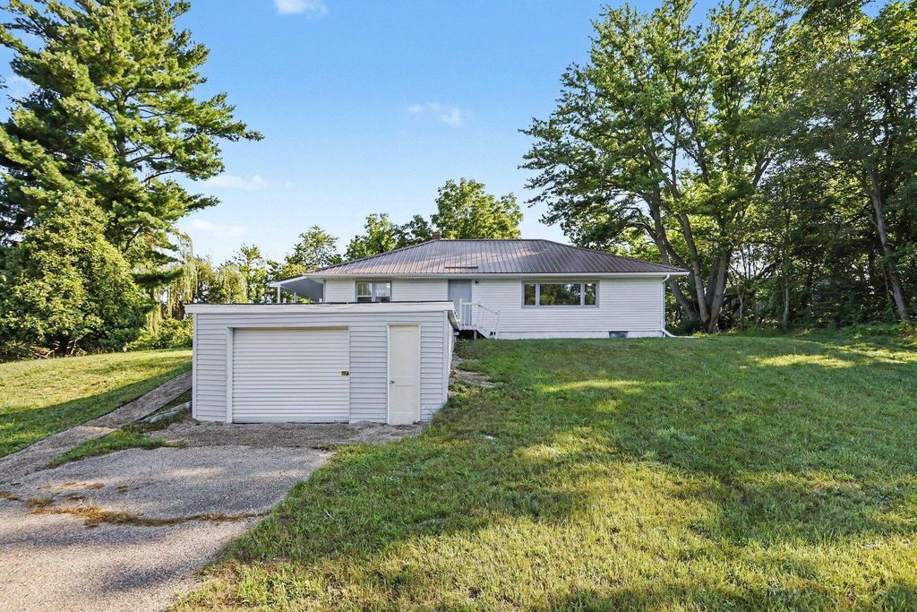 1582 Bakertown Road, Bertrand township
