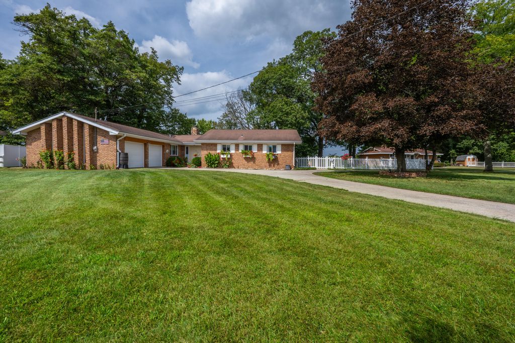 10476 Range Line Road, Berrien township