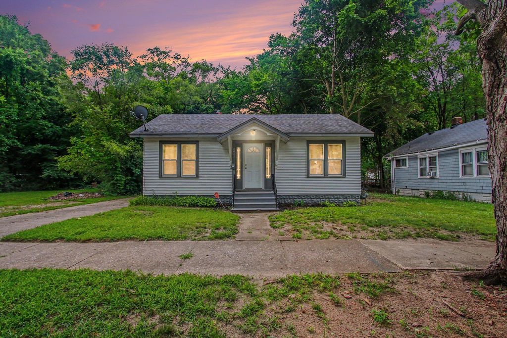 1156 Mc Alister Avenue, Benton charter township