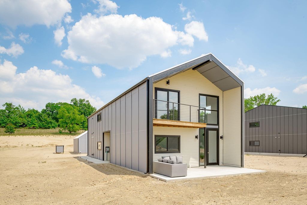 7400 Lake Solis Drive, Lake charter township