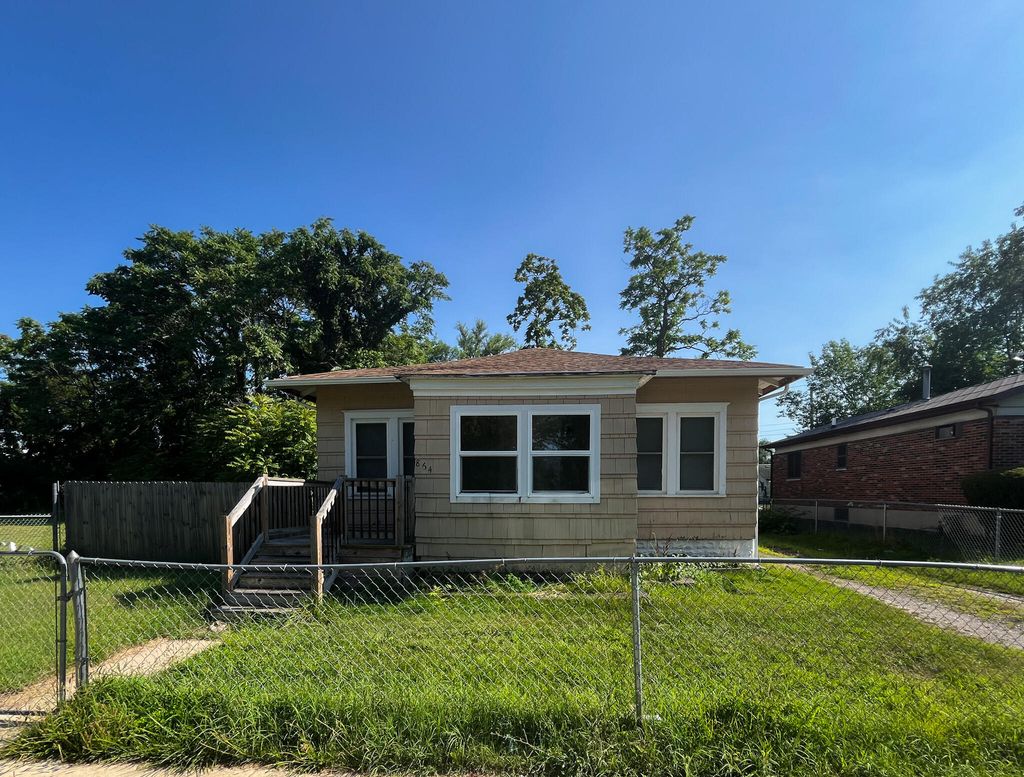 864 Highland Avenue, Benton Harbor city