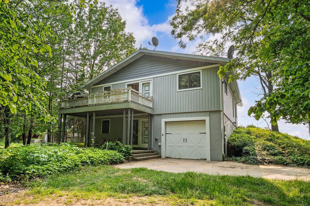 1140 Edgewater Terrace, Casco township