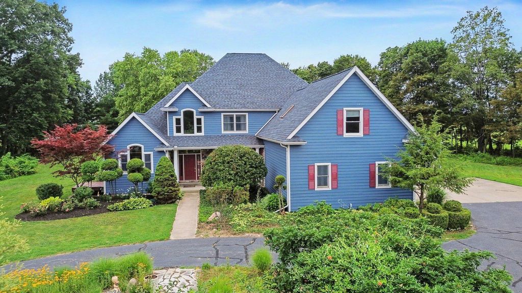 5240 Stockbridge Court, Royalton township