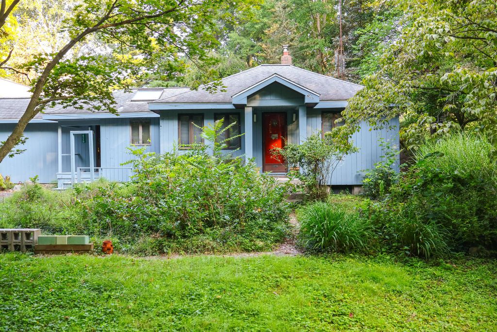 14770 Marquette Road, Chikaming township