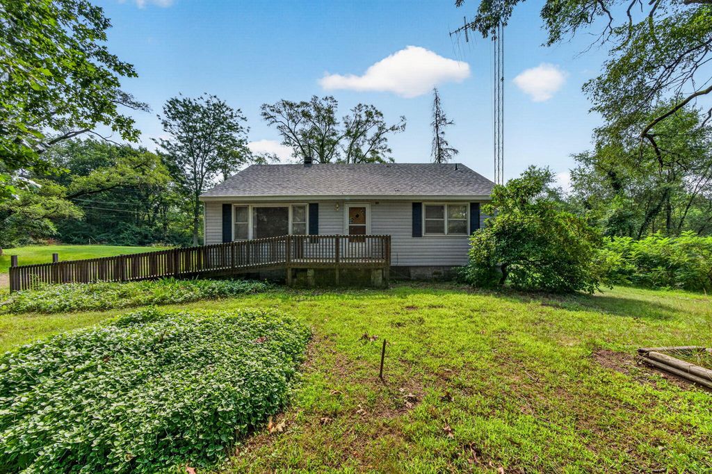 3086 Detroit Road, Howard township