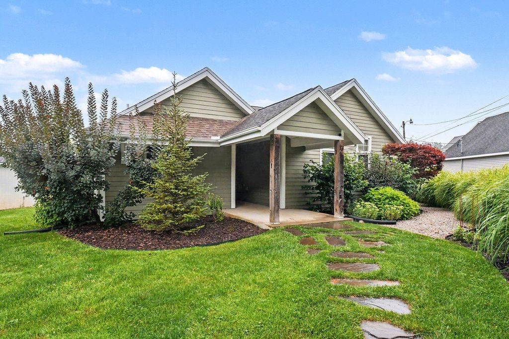 66055 South Drive, Porter township
