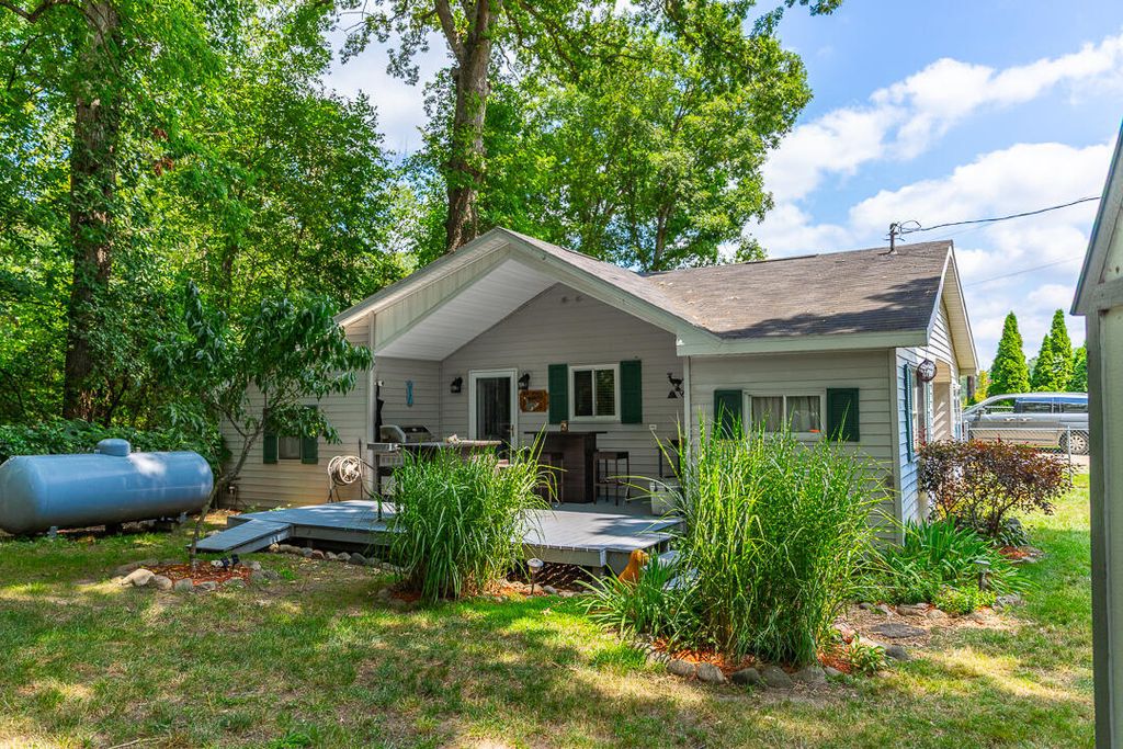 9728 Lakeview Drive, Somerset township