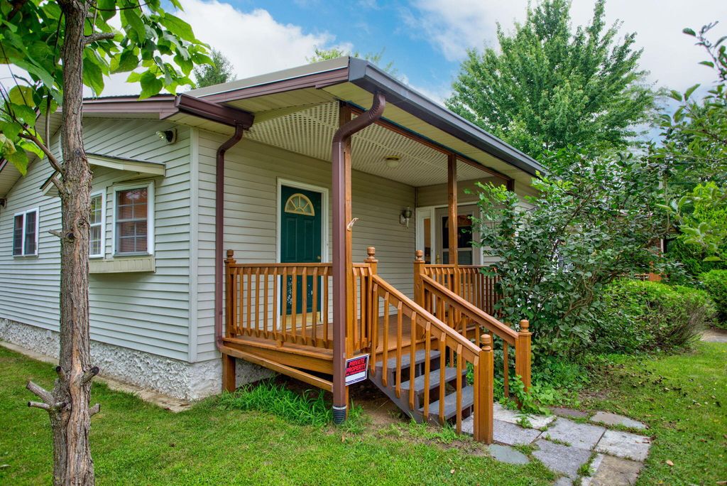 46894 72nd Street, Covert township