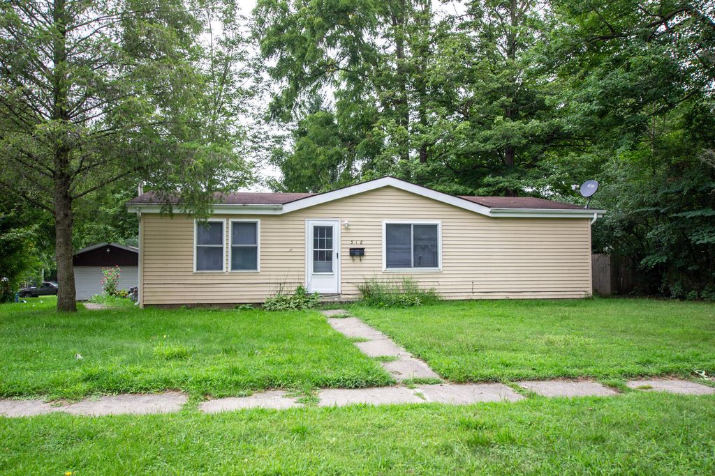 318 S East Street, Cassopolis village