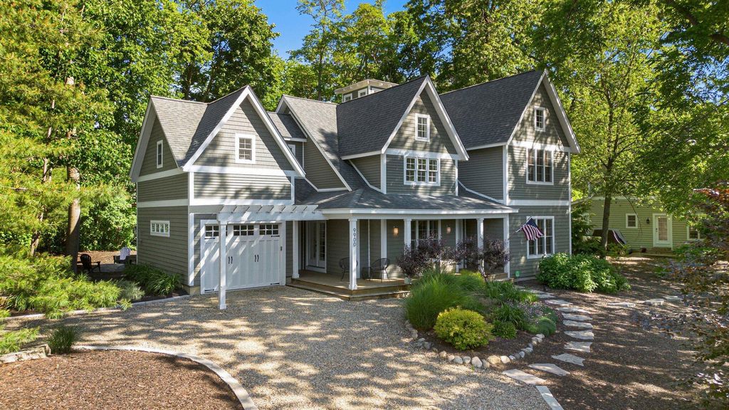 9900 Cottage Lane, Chikaming township