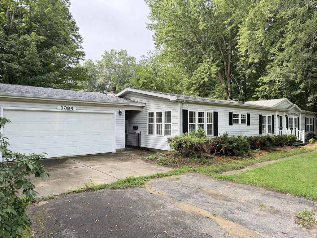 3084 S Pipestone Road, Benton charter township