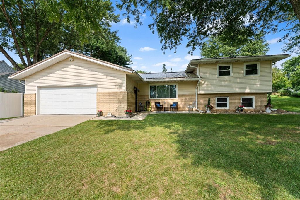 69601 Christiann Creek Drive, Ontwa township