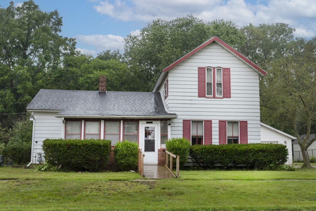 69115 Maple Street, Edwardsburg village