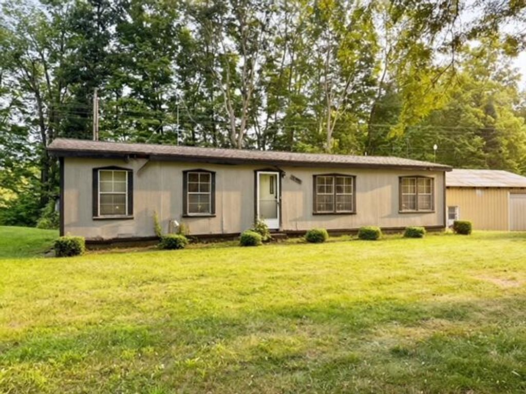 54223 Garrett Road, Silver Creek township