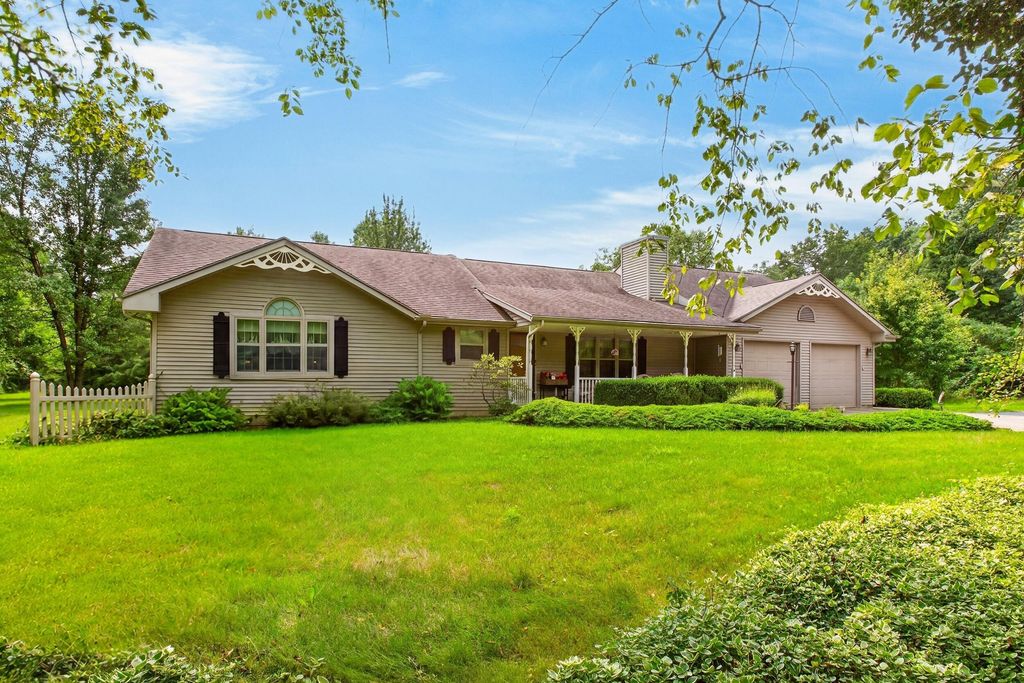 4240 Snow Road, Lake charter township