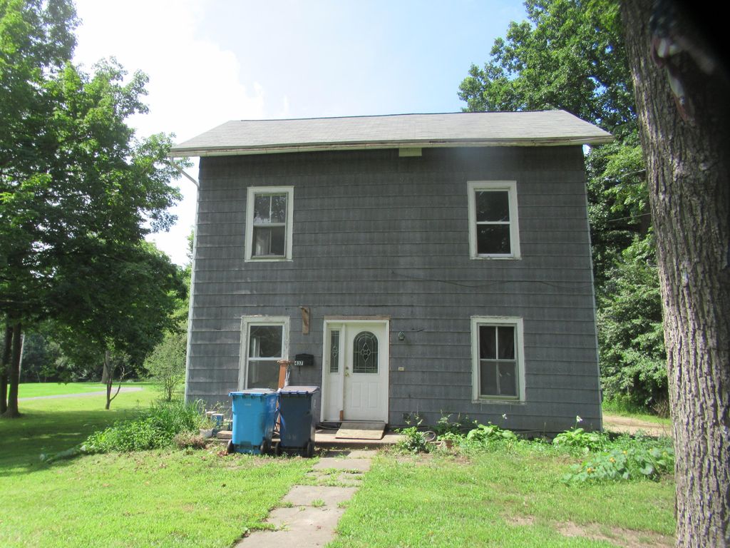 437 N Broadway Street, Cassopolis village