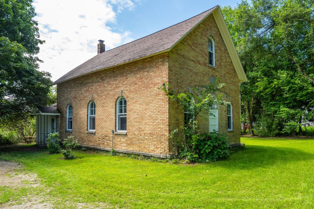 8890 Territorial Road, Bainbridge township