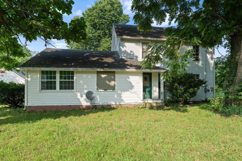 68201 Hess Road, Ontwa township