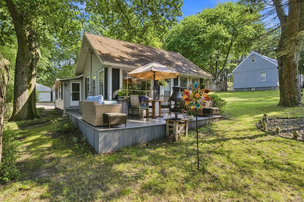 2991 W Marquette Woods Road, Lincoln charter township