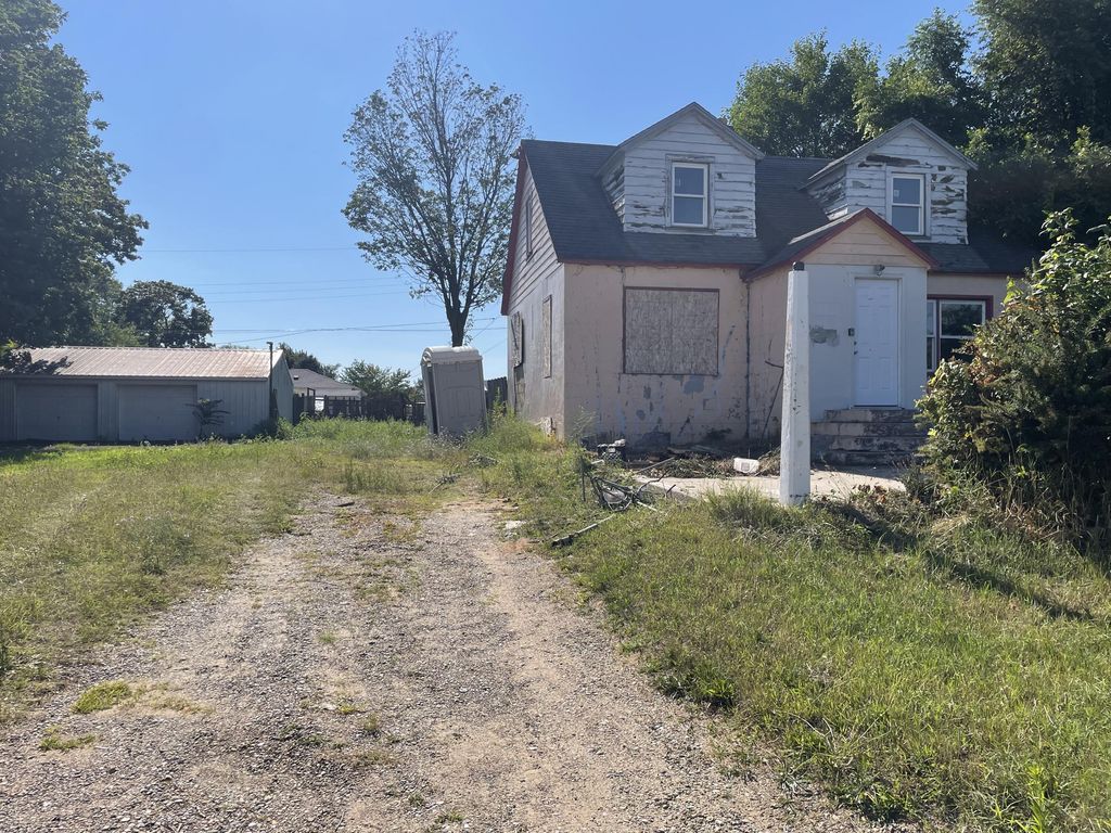 612 N Crystal Avenue, Benton charter township