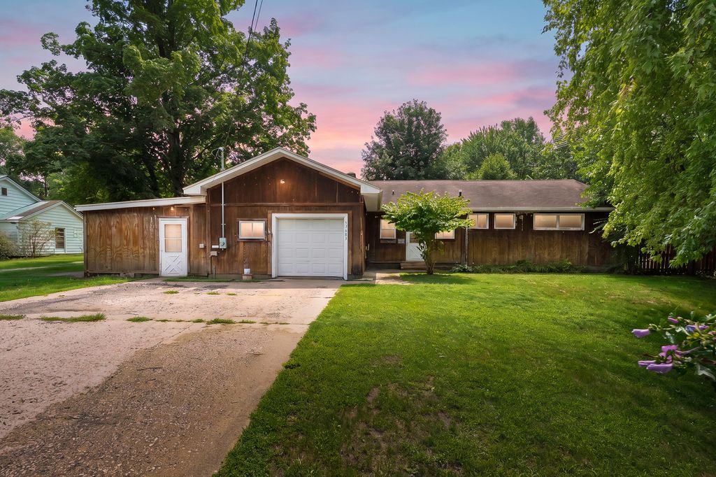 53683 Co Rd 388, Columbia township