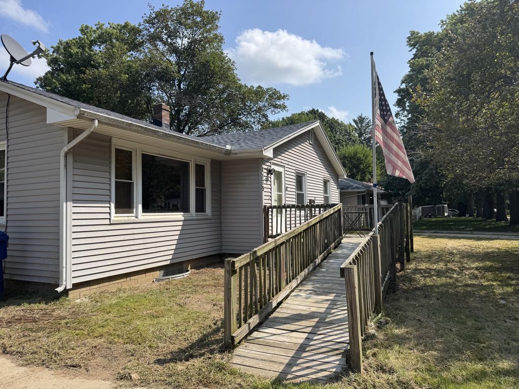 1175 Ravina Avenue, Benton charter township
