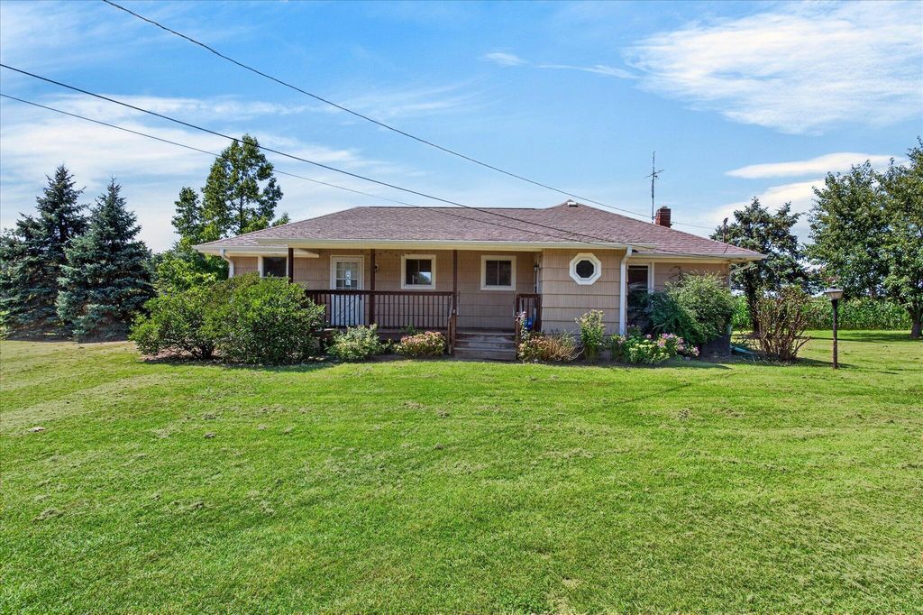 6859 Kruger Road, Three Oaks township