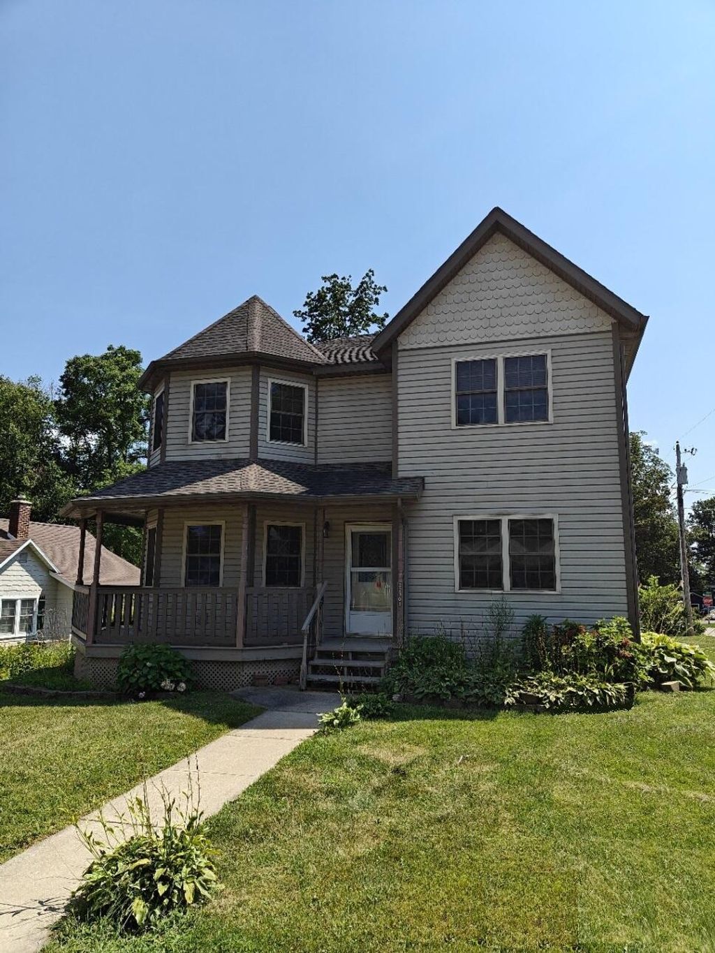 22301 Forest Avenue, LaGrange township