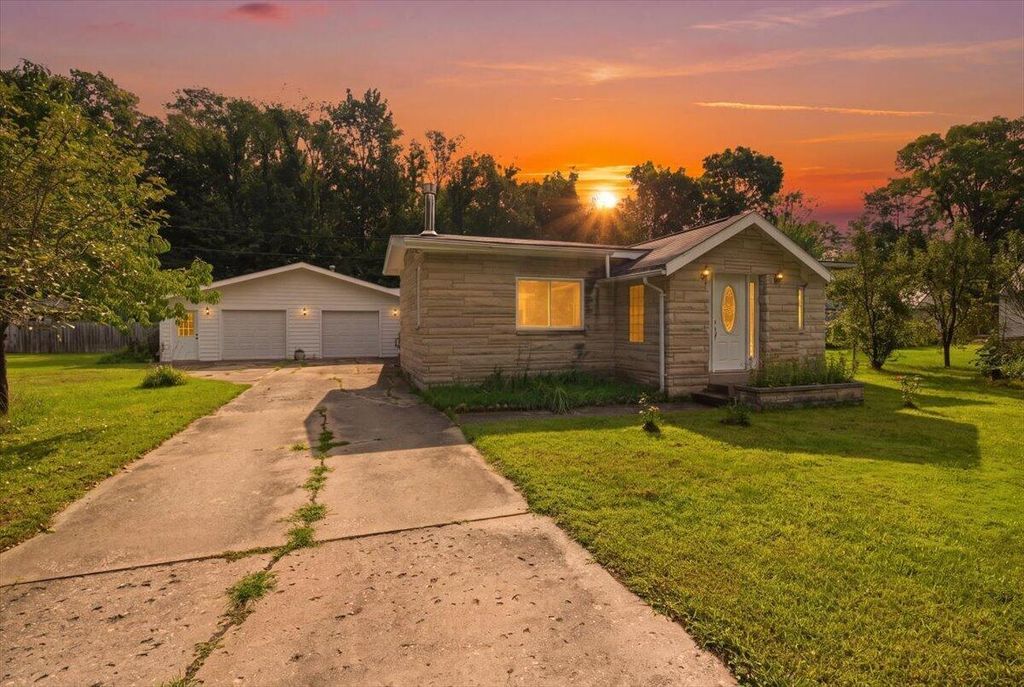 9129 3rd Street, Oronoko charter township