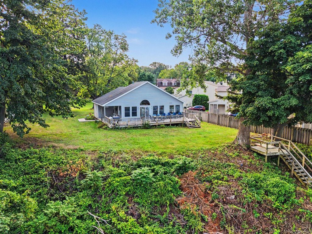 8 N Shore Drive, Casco township